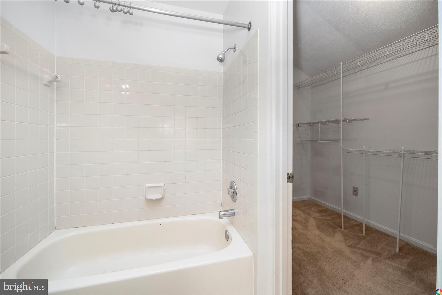 VICTORIA CROSSINGS AT MANCHESTER LAKES - Residential