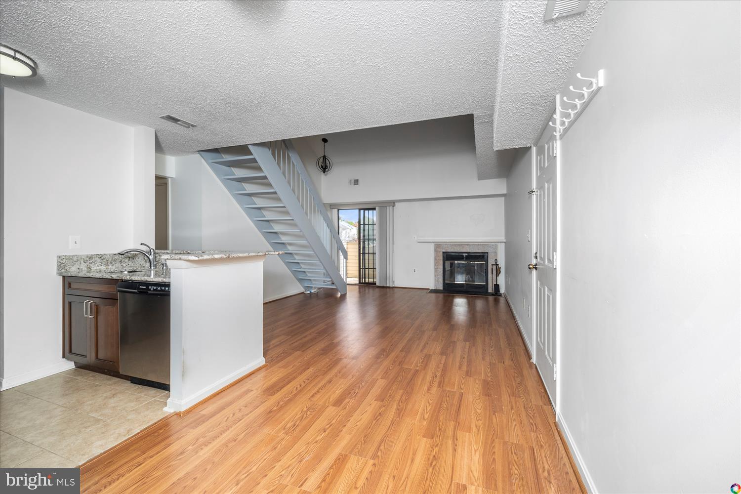 VICTORIA CROSSINGS AT MANCHESTER LAKES - Residential