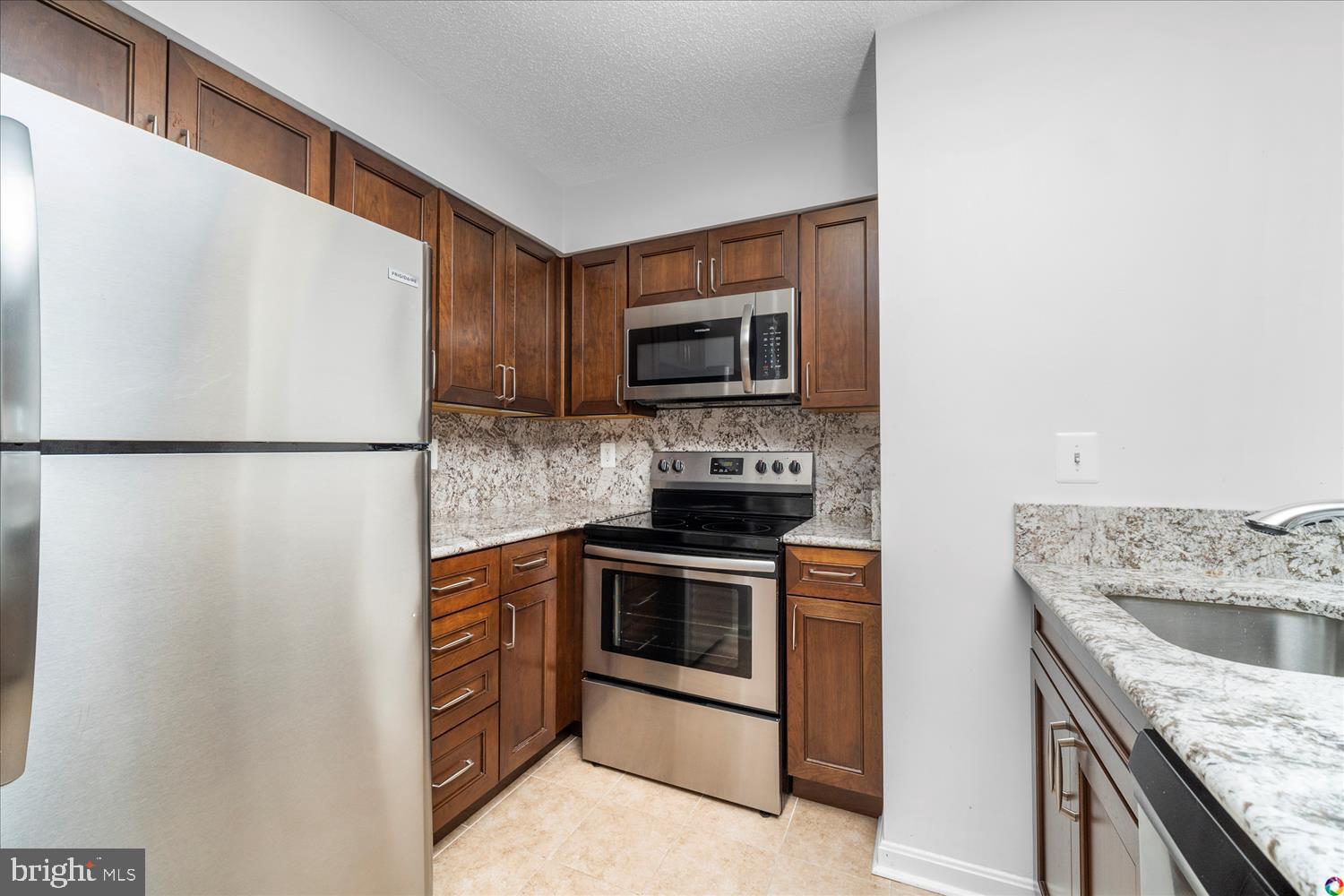 VICTORIA CROSSINGS AT MANCHESTER LAKES - Residential