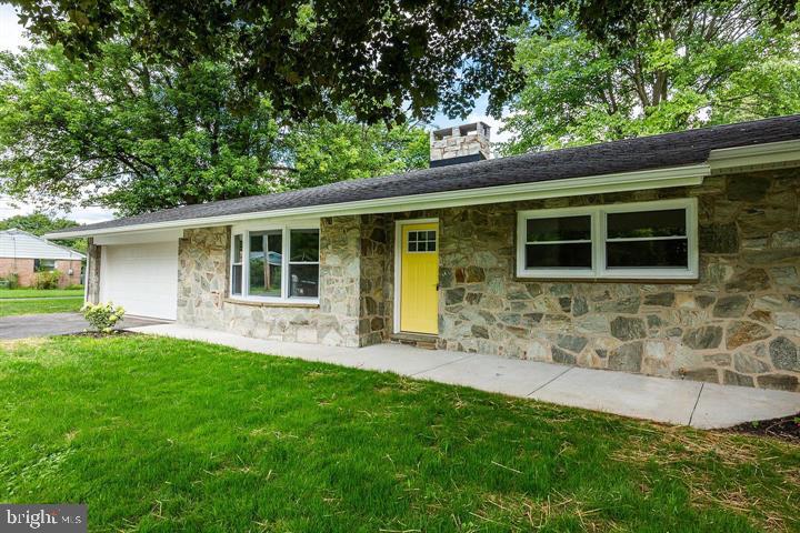 851 LONGVIEW LANE