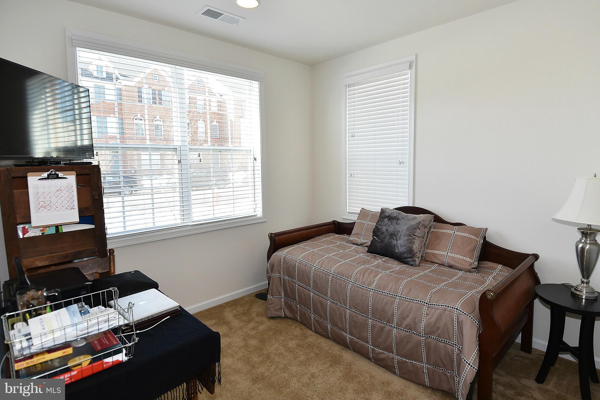 LOUDOUN VALLEY ESTATES 2 - Residential Lease