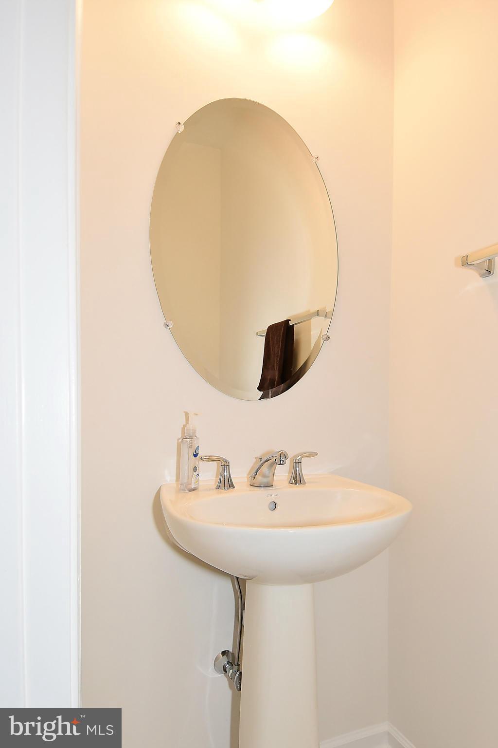 LOUDOUN VALLEY ESTATES 2 - Residential Lease