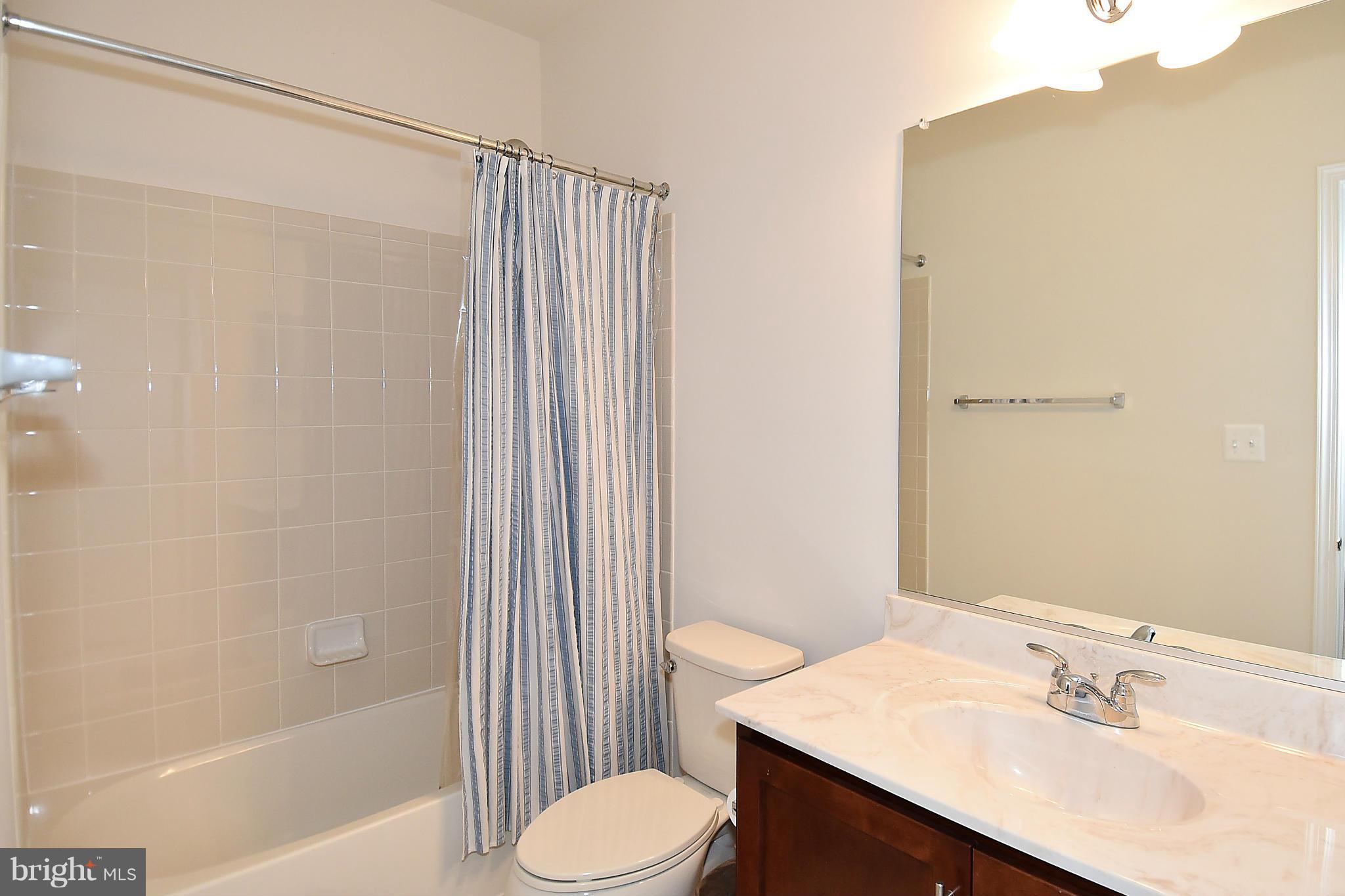 LOUDOUN VALLEY ESTATES 2 - Residential Lease