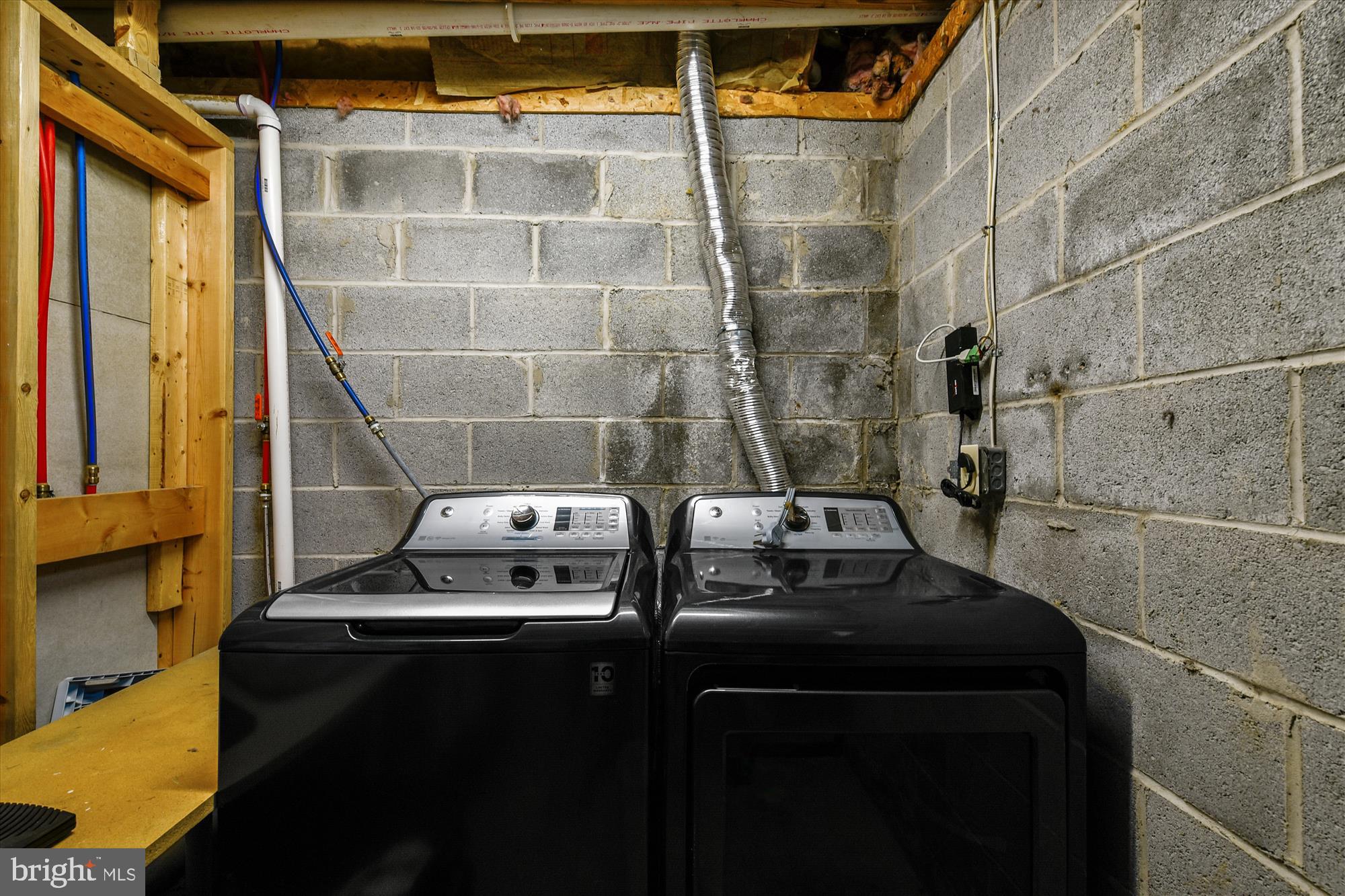 OAKS OF HARFORD - Residential