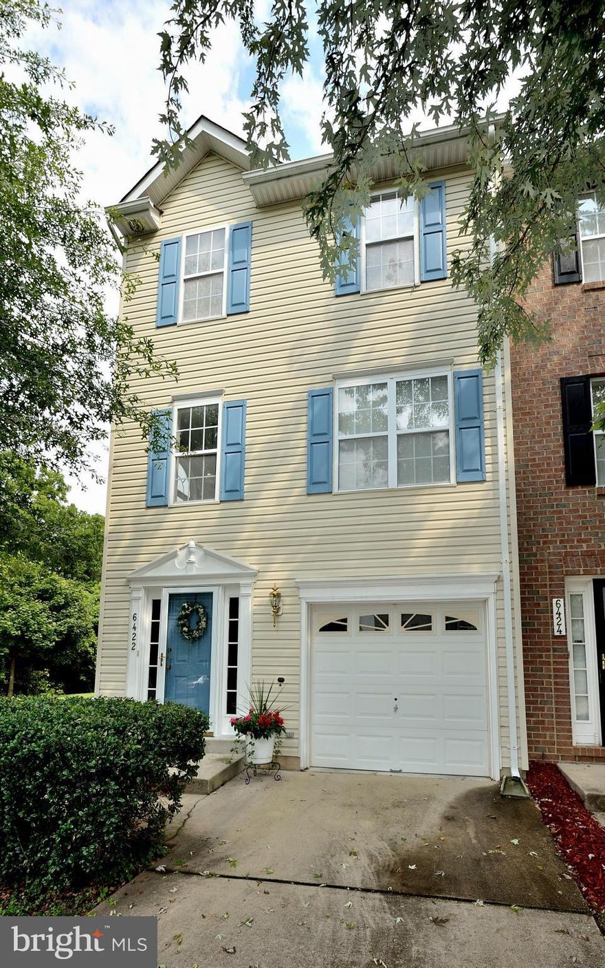 BRIGHT & VERY WELL MAINT END UNT GARAGE TOWNHOME W/ SECURITY SYSTEM & INTERNAL SPKLER SYSTEM LOCATD WITHIN A FEW MILES OF #495, NATIONAL HARBOR & ANDREWS AIR FORCE BASE OFFERS 2 STORY FOYER W/ CURVD WIDOW, SEP. DR W/ BAY WINDOW, SUNNY LIV RM, LARGE TABLE SPACE KIT W/ SPACIOUS PANTRY, HUGE DECK OFF OF KITCHENBREAKFAST AREA, OWNER'S BA HAS JETTED TUB & SHOWER, COZY LOWER LL REC RM WITH WALKOUT.