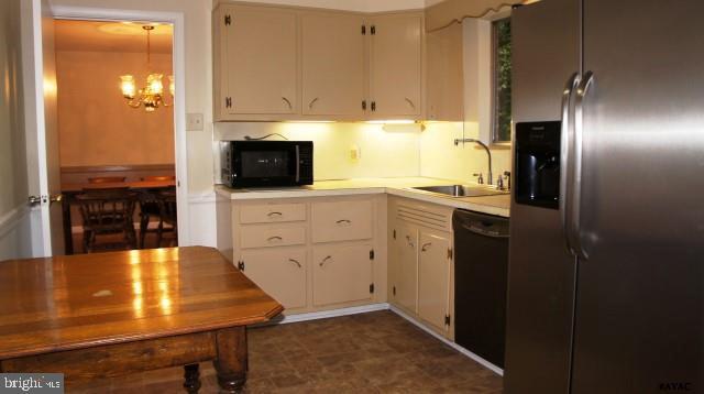 STRATHCONA HILLS - Residential
