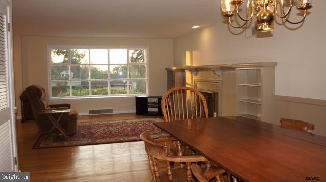 STRATHCONA HILLS - Residential