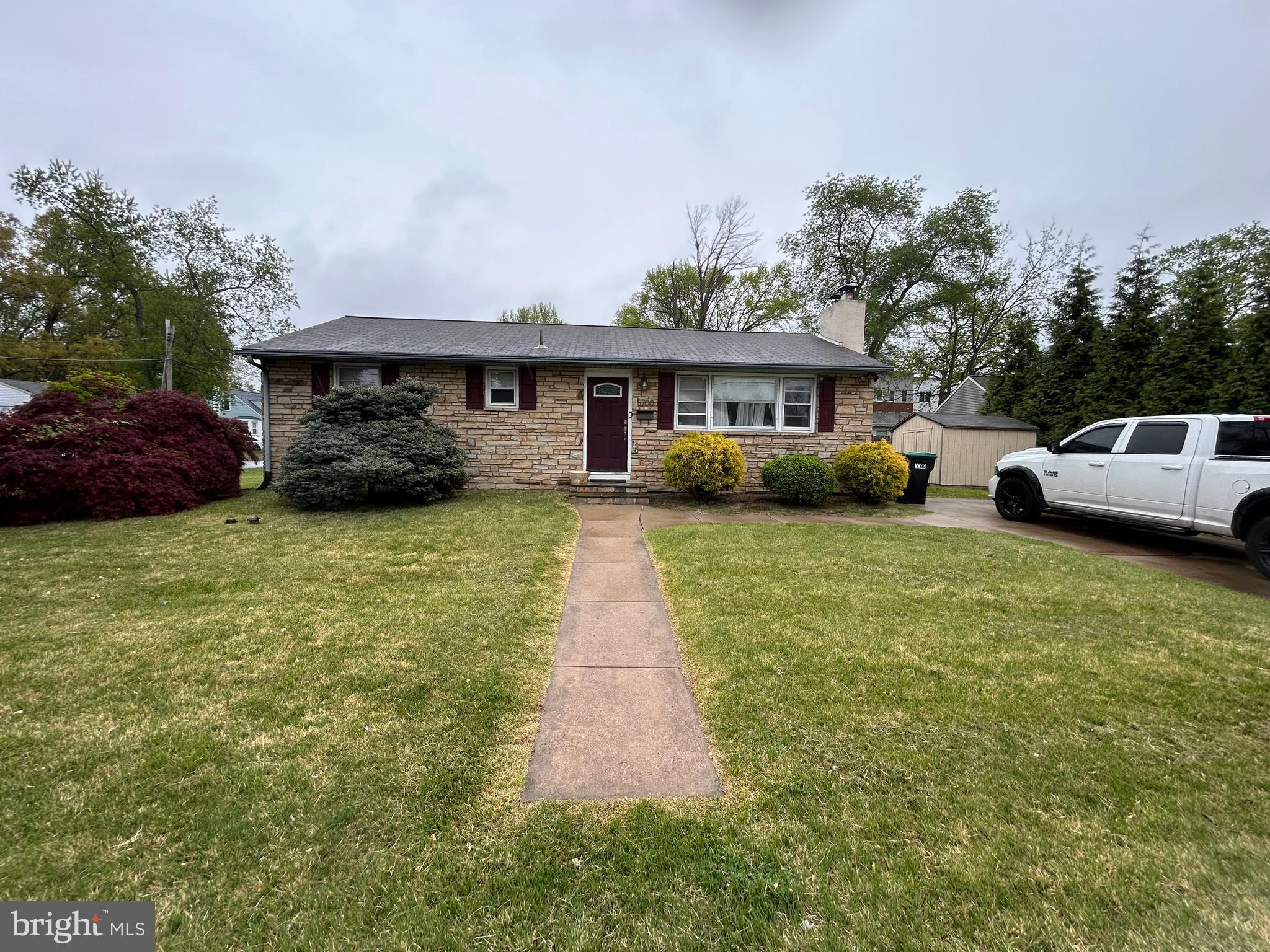 GREEN LAWN PARK - Residential