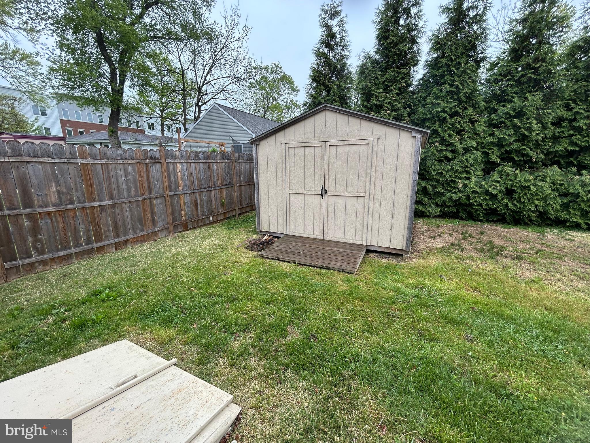 GREEN LAWN PARK - Residential