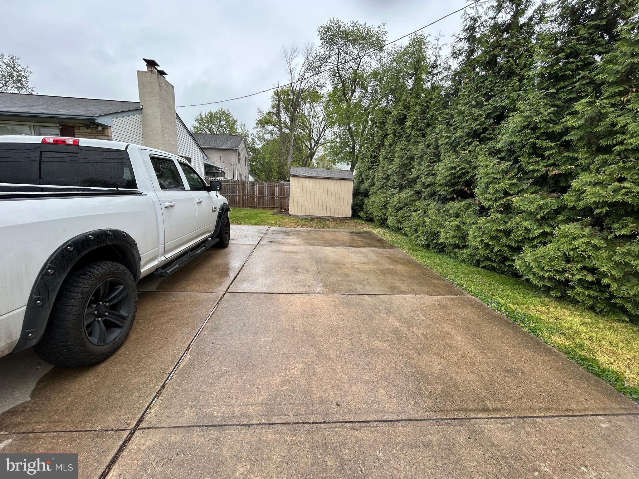 GREEN LAWN PARK - Residential