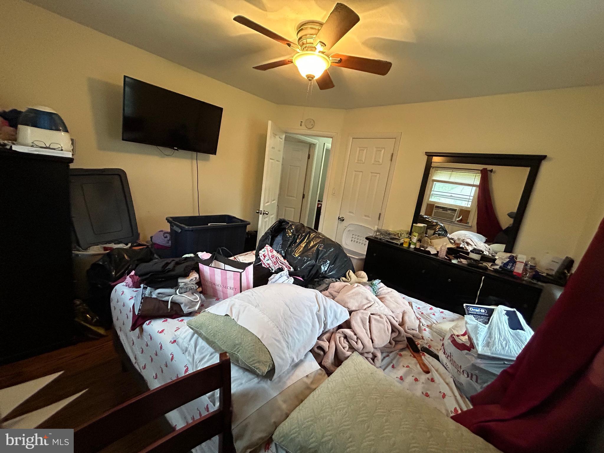 GREEN LAWN PARK - Residential