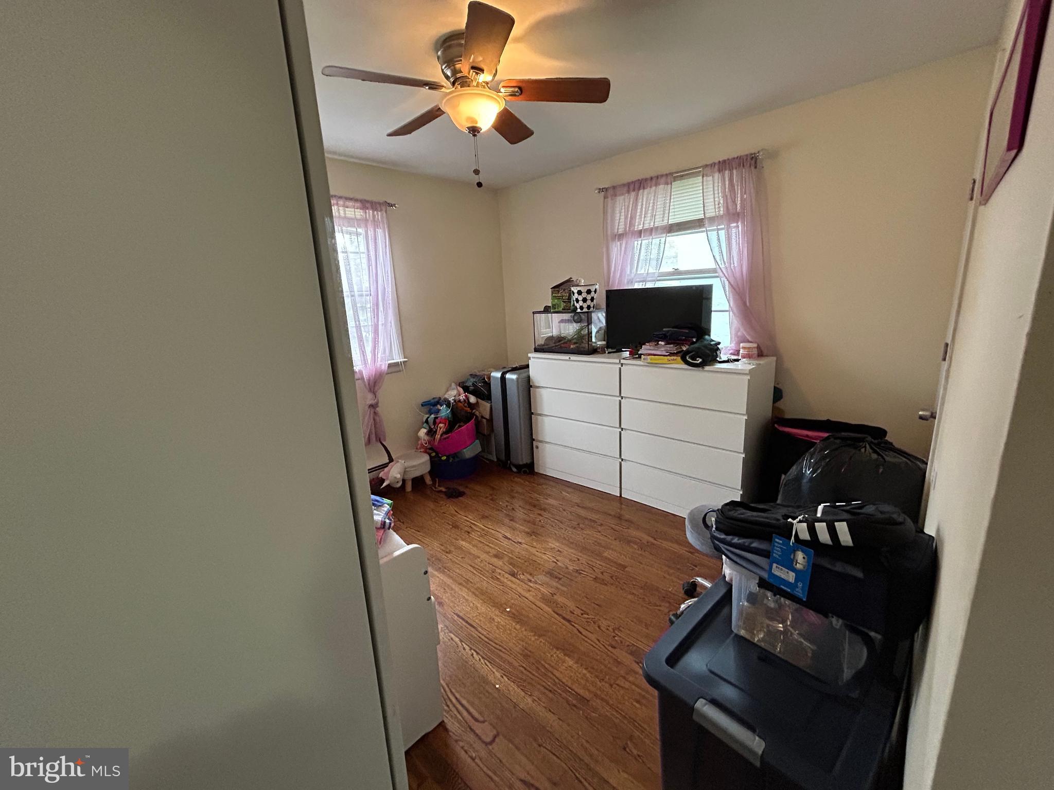 GREEN LAWN PARK - Residential