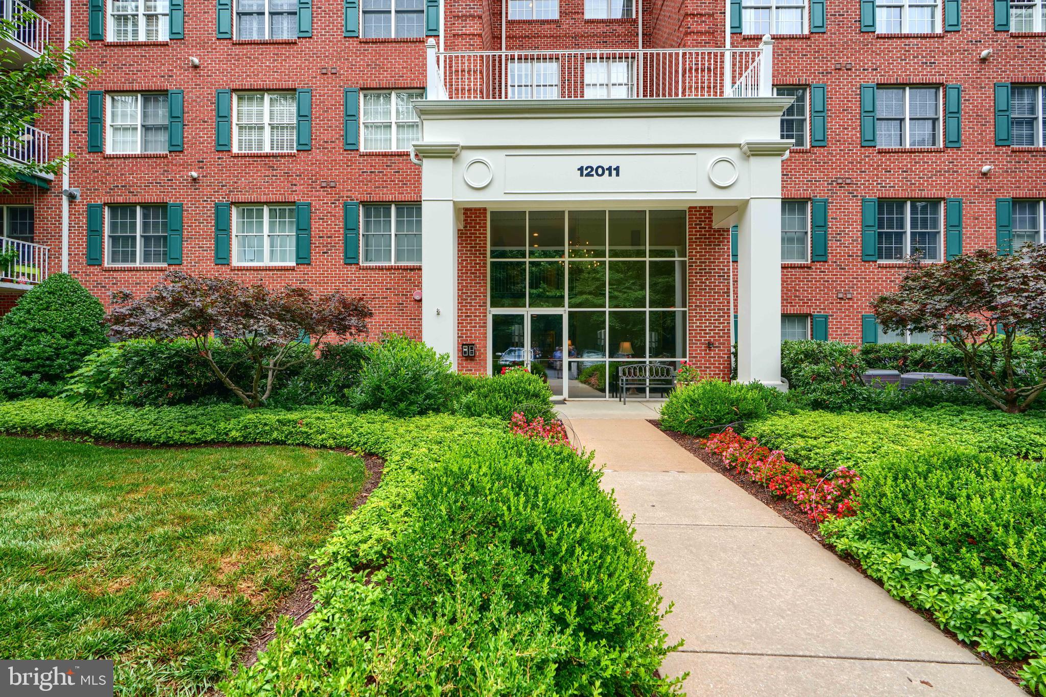 End Unit-Front to Back, 1818 Square Feet (Largest in Mays Chapel) Located On the Second Level, with Windows Front, Side & Rear of the Condo. (Very Bright). Gas Fireplace in Living Room with Crown Molding and Carpeting. Very Large Kitchen (22 Feet Long) with SS Refrigerator, Pantry, Ceiling Fan, Track & Recessed Lighting, French Glass door to Balcony, Den is off the Kitchen with a Ceiling Fan and Carpet. A Very Bright Primary Bedroom with Side and Rear Windows, Ceiling Fan and Carpet and a Walk in Closet.
Dual Zone Gas HVAC System with a Humidifier. Sprinkler System. This unit is located on the second level, so the Owners have the choice of using the Elevator or the open staircase to the 2nd level.