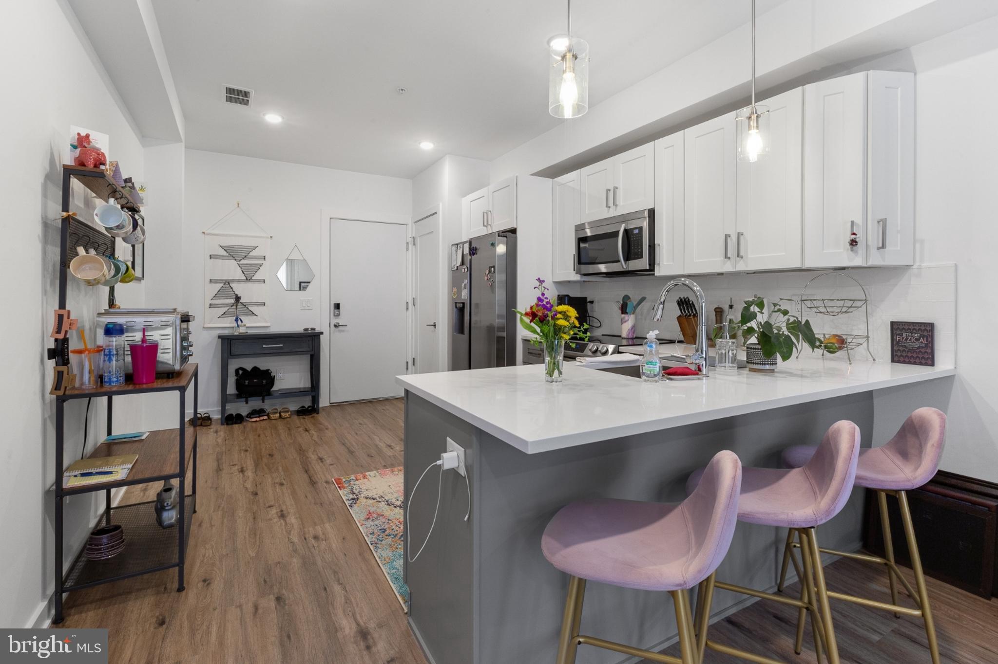 304 W MASTER STREET 1