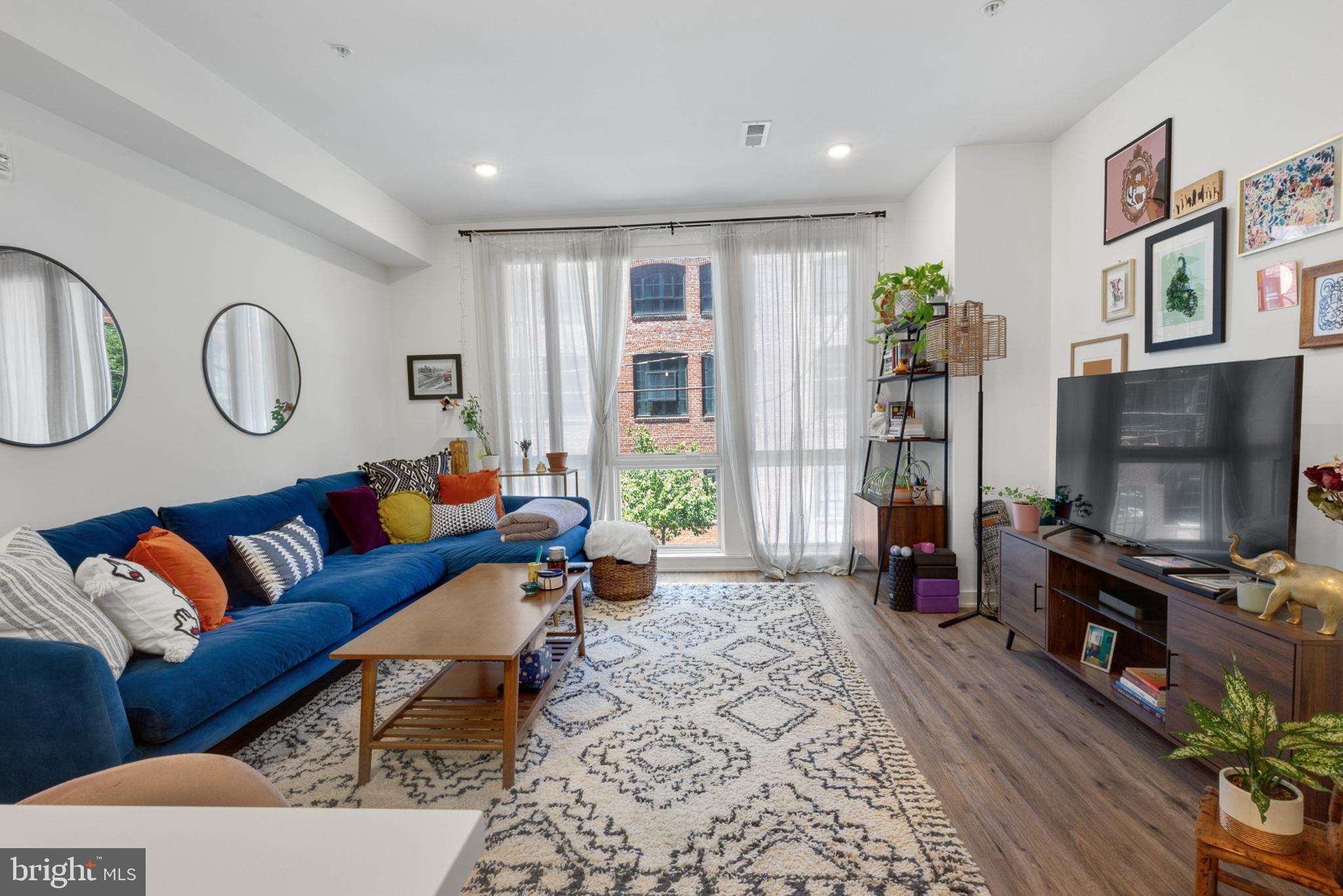 304 W MASTER STREET 1