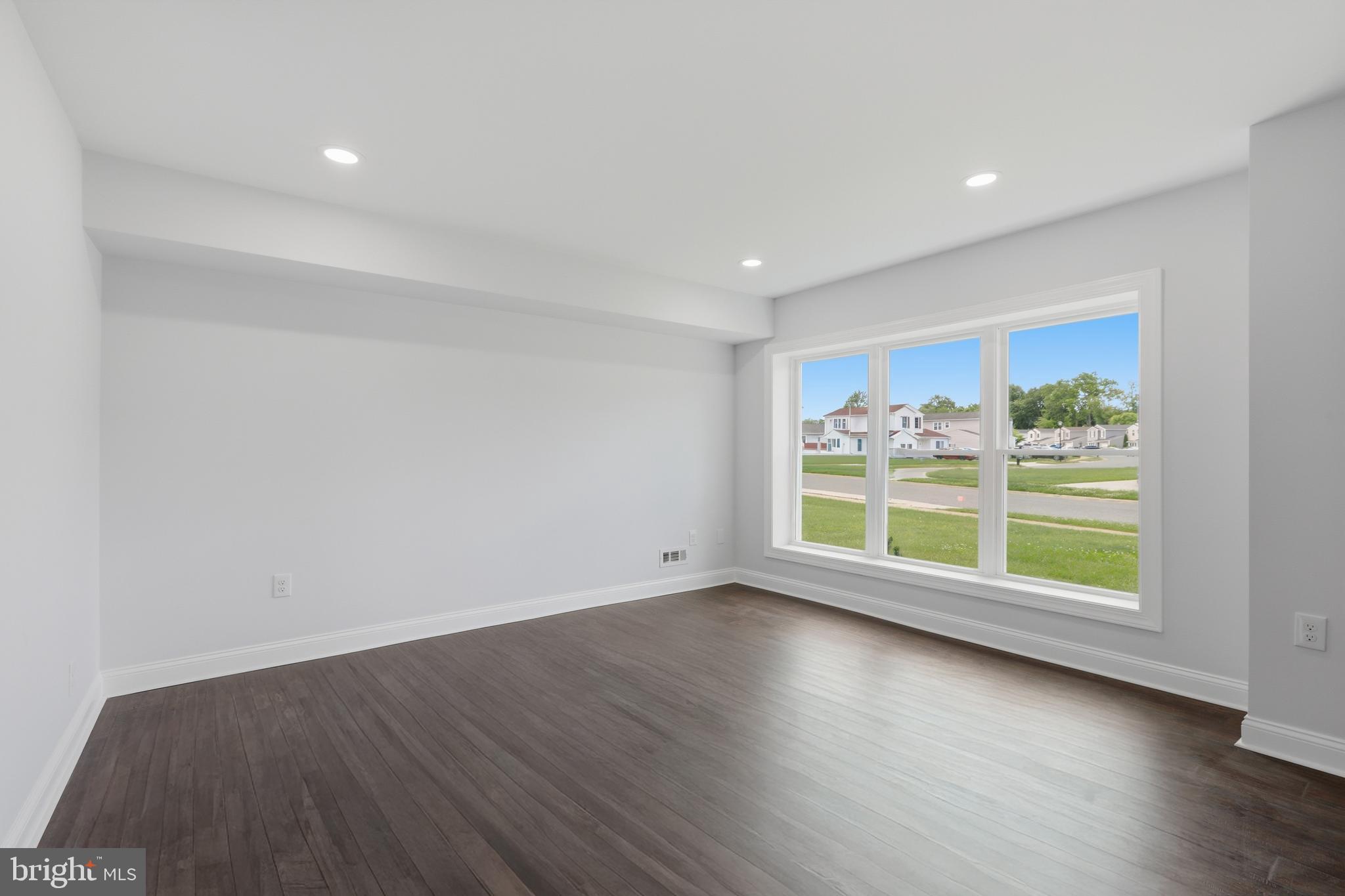 3 BERGEN COURT