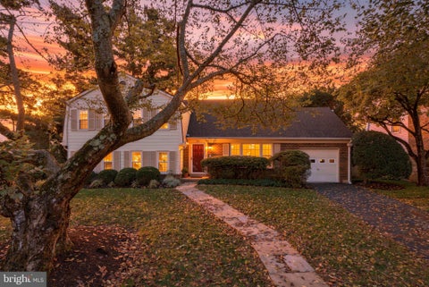 Photo of 7001 Old House Road, MCLEAN, VA 22101 (MLS # VAFX2326986)