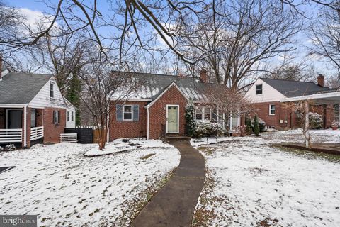 Photo of 410 Lincoln Avenue, TAKOMA PARK, MD 20912 (MLS # MDMC2210984)