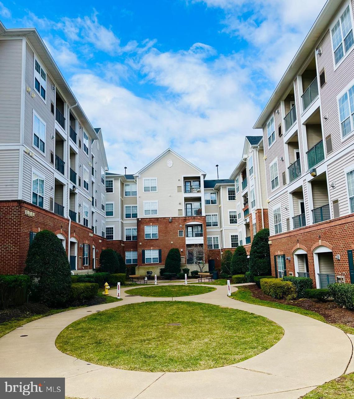 EXCHANGE AT VAN DORN - Residential Lease
