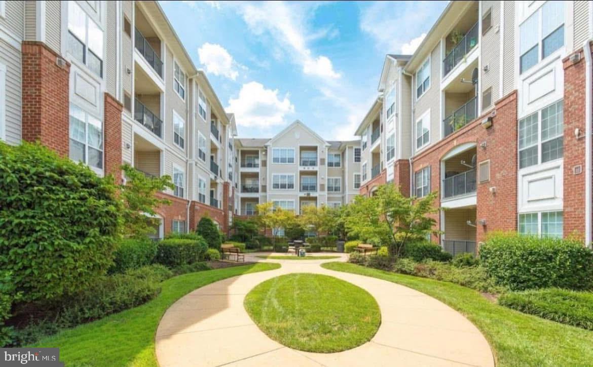 EXCHANGE AT VAN DORN - Residential Lease