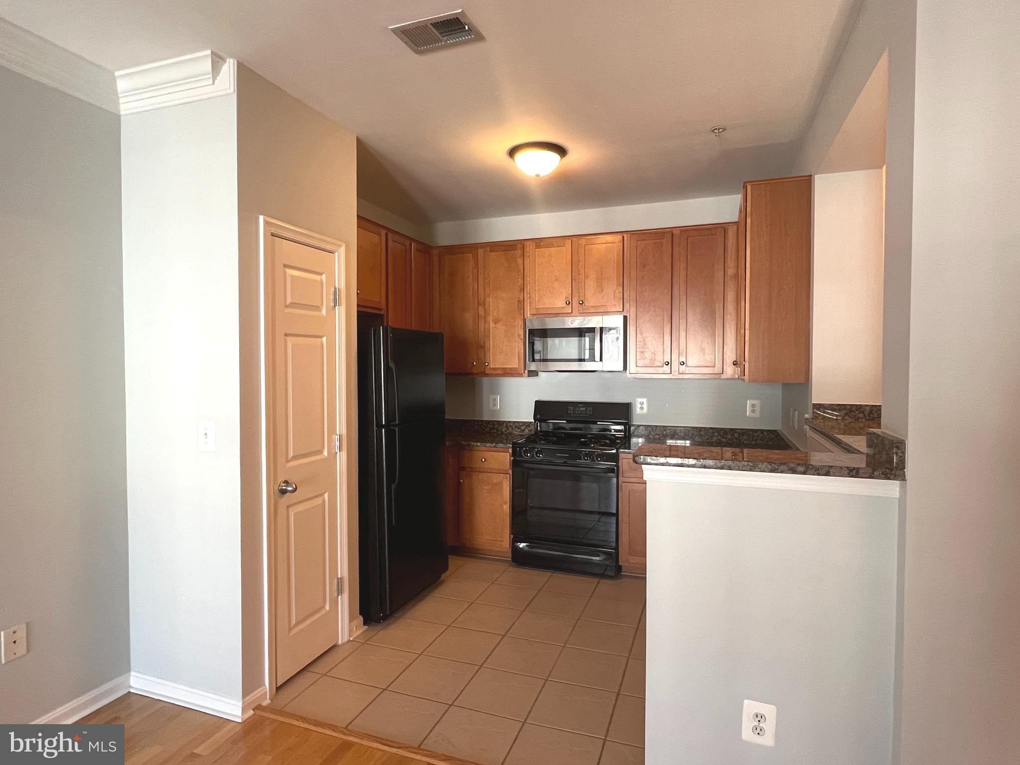EXCHANGE AT VAN DORN - Residential Lease