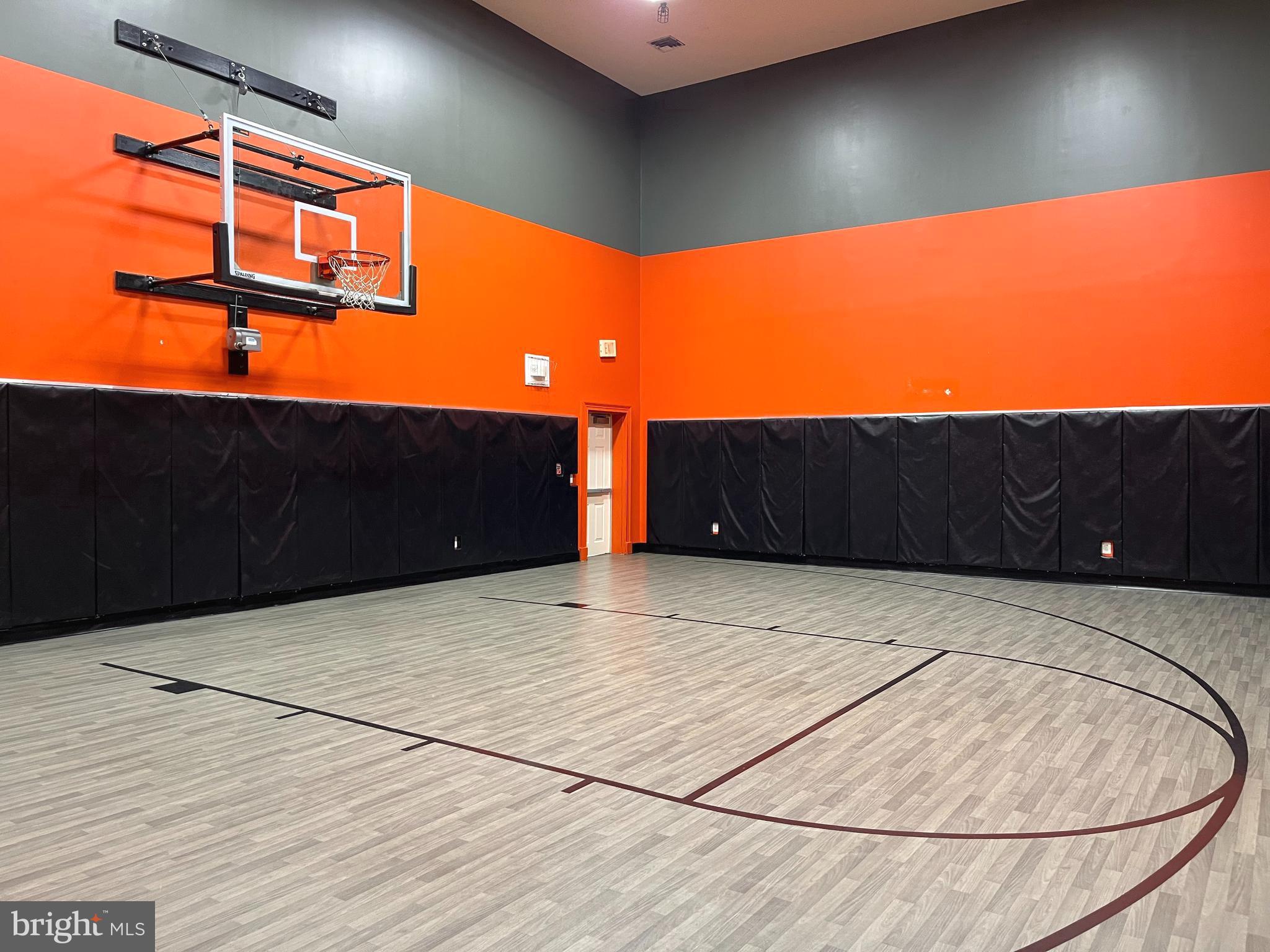 EXCHANGE AT VAN DORN - Residential Lease