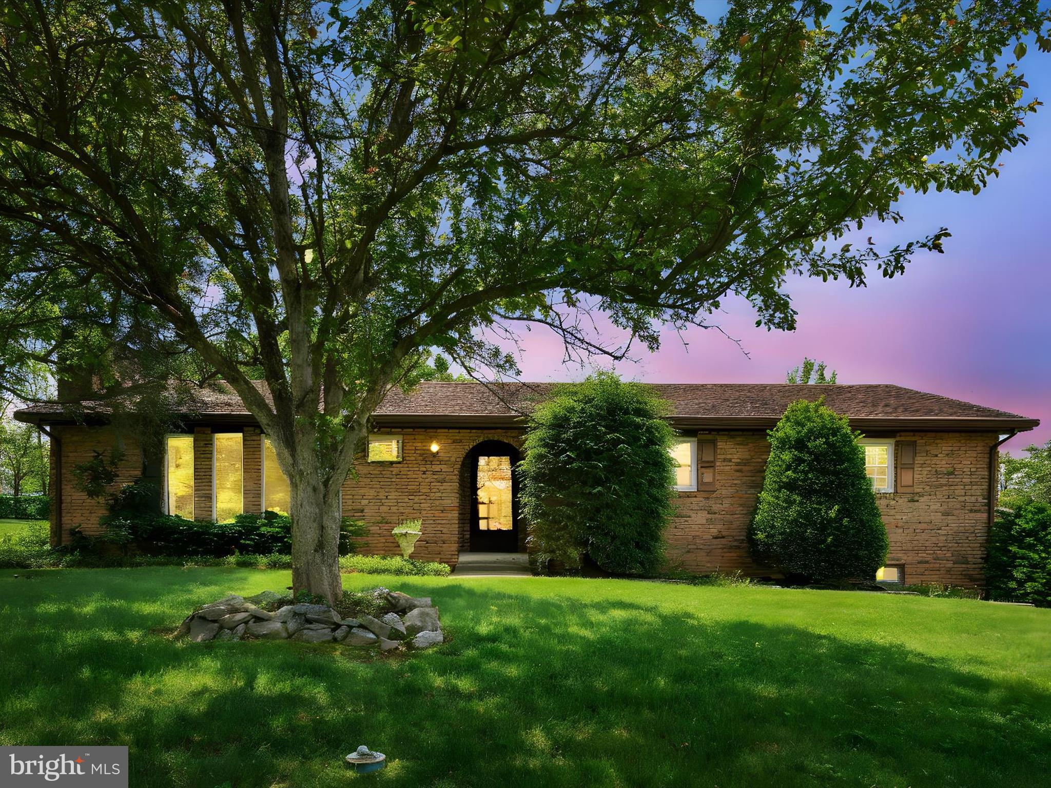 2 W ROSEBUD ROAD