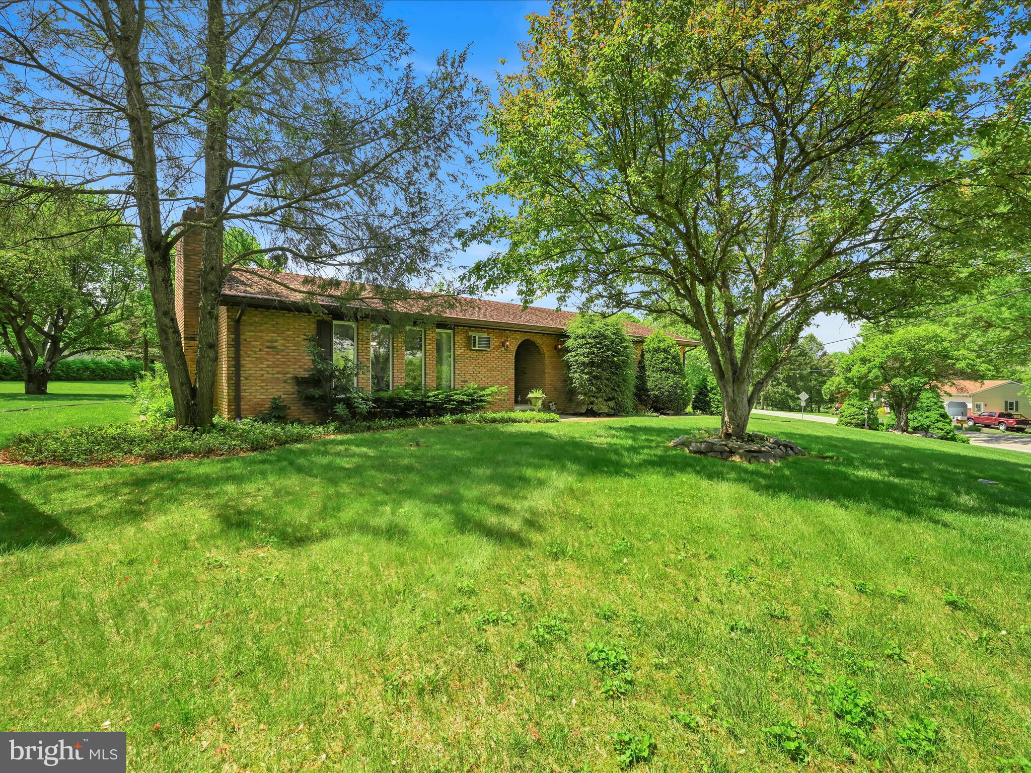 2 W ROSEBUD ROAD
