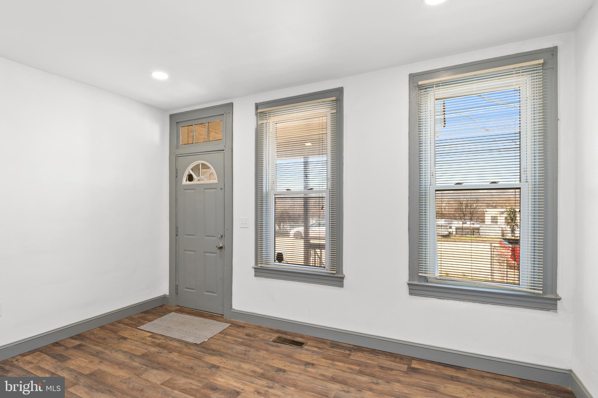 MILL HILL - Residential Lease