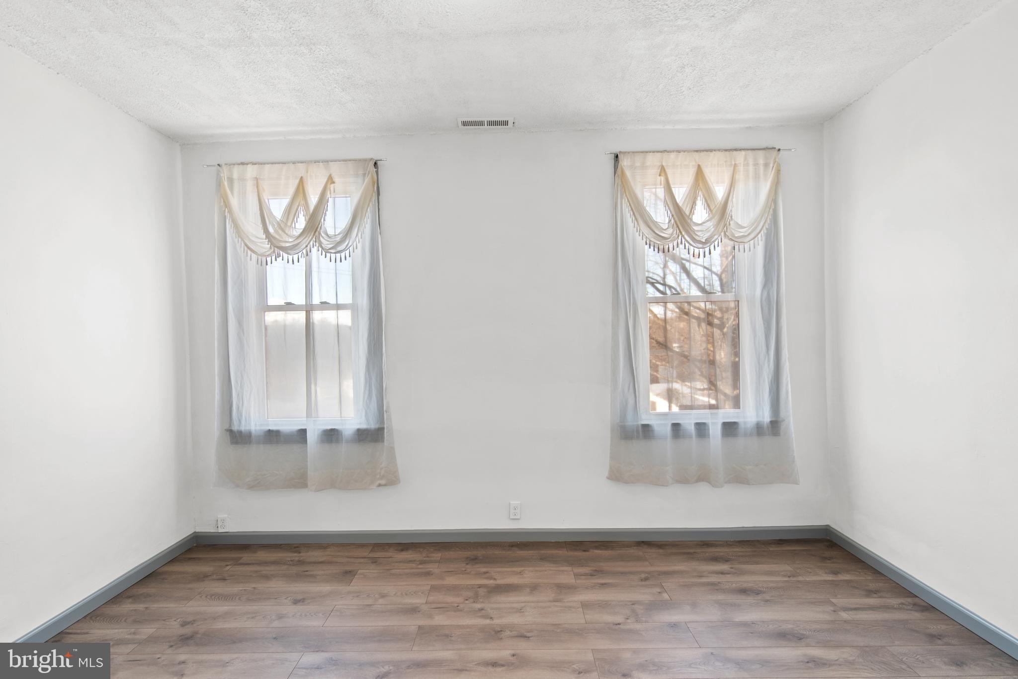 MILL HILL - Residential Lease