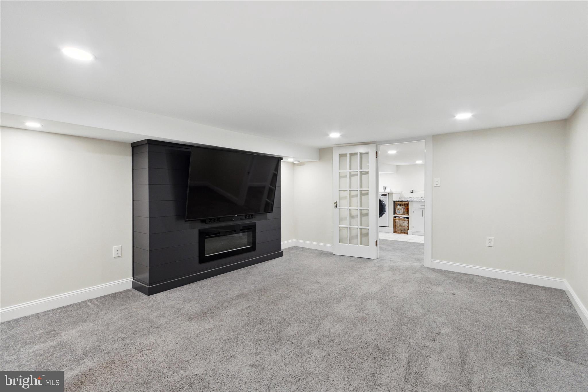 OXFORD CIRCLE - Residential