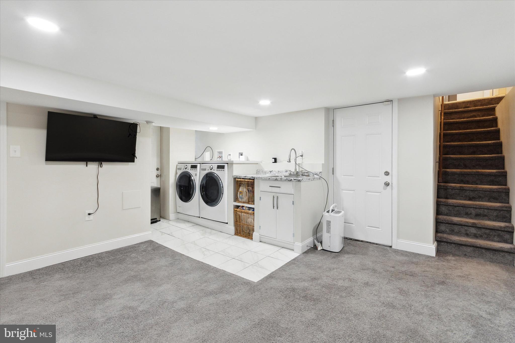 OXFORD CIRCLE - Residential