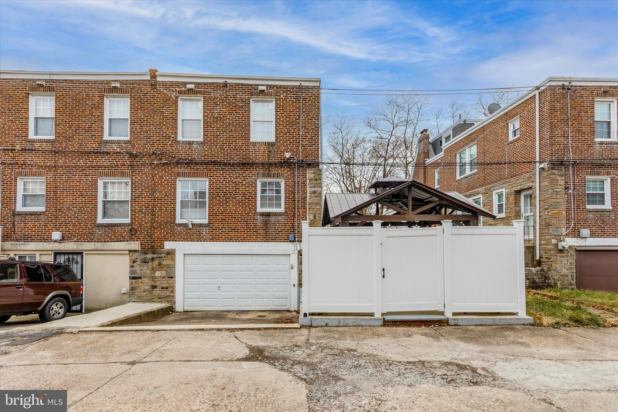 OXFORD CIRCLE - Residential