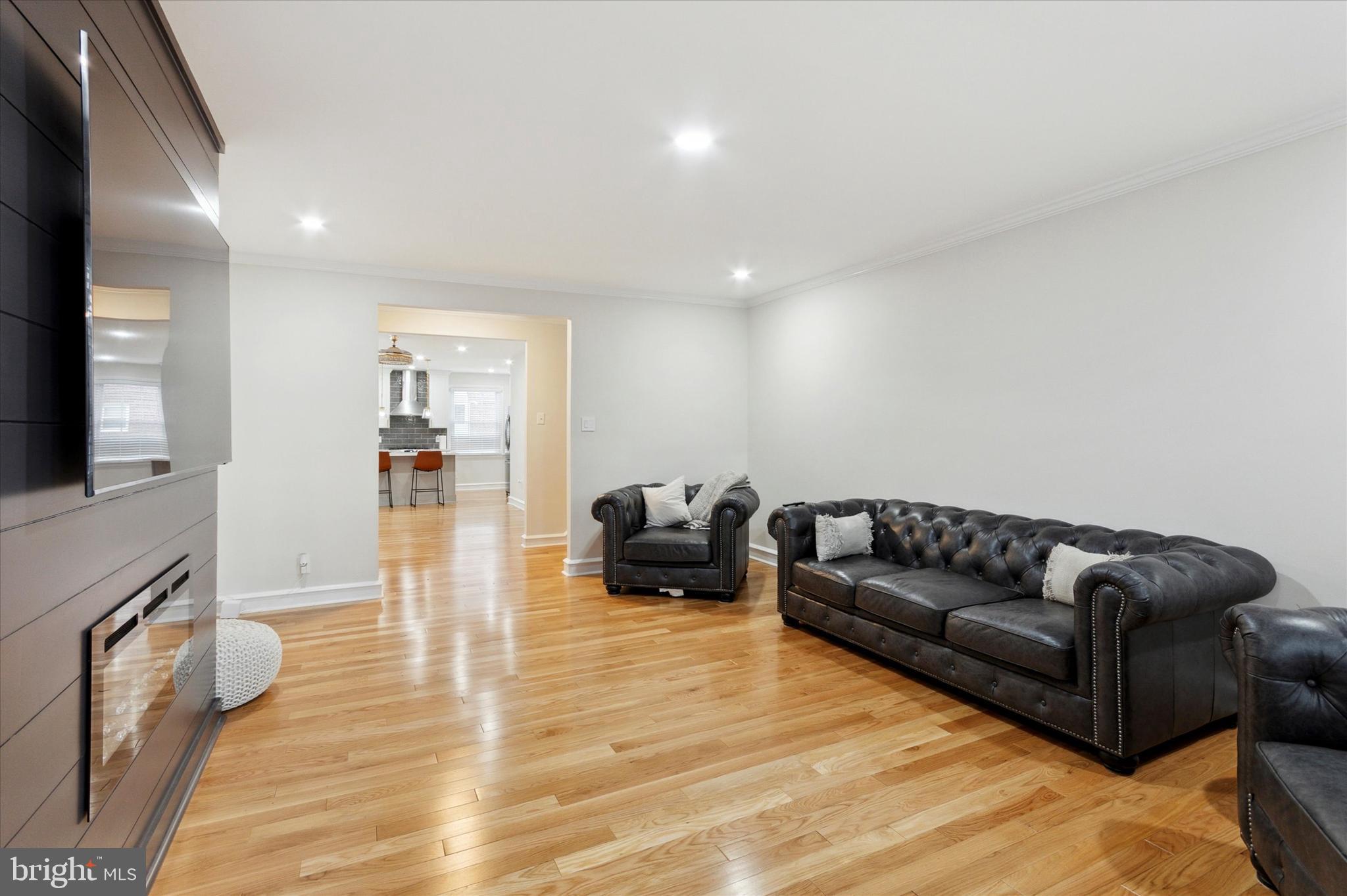 OXFORD CIRCLE - Residential