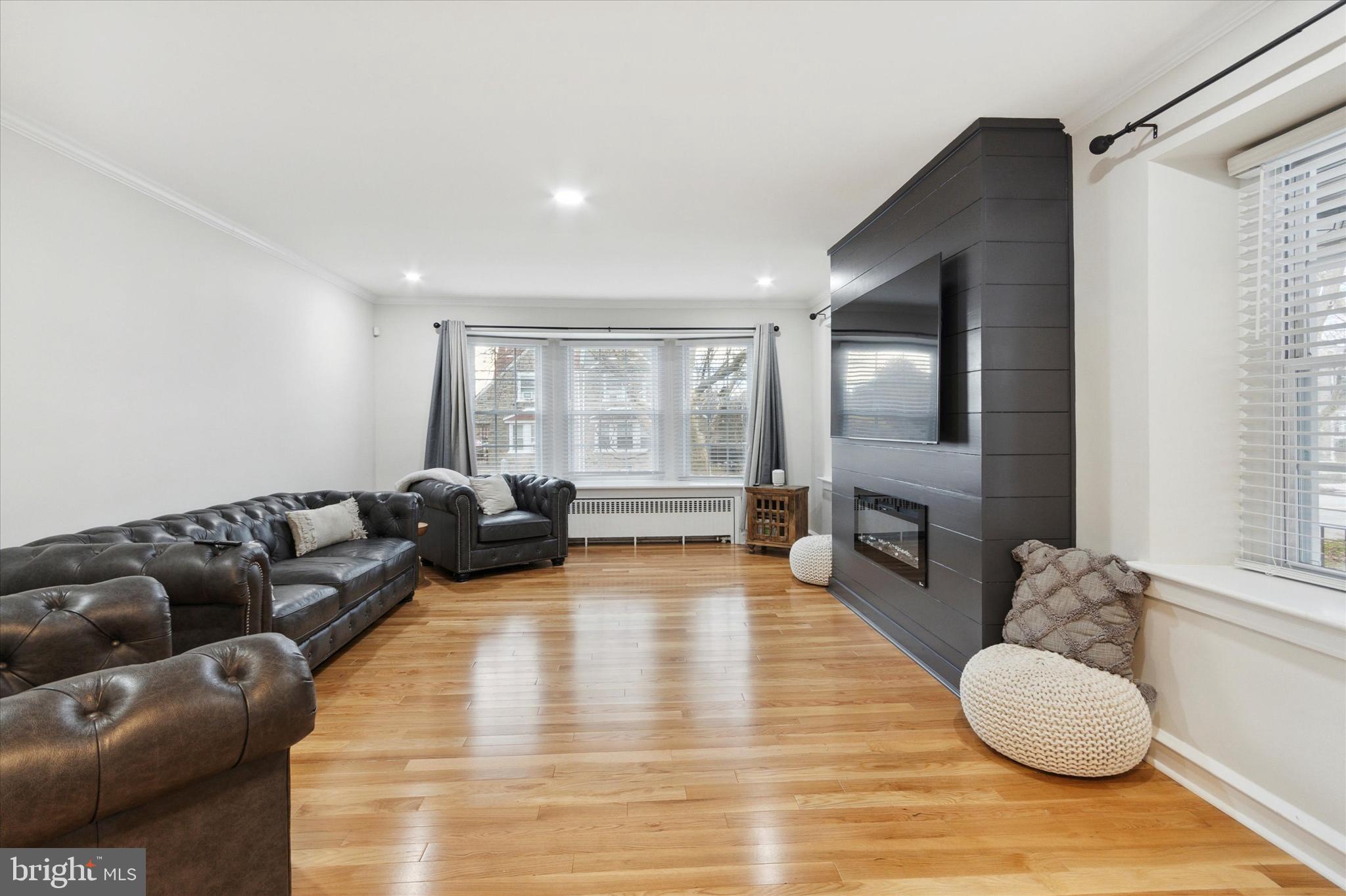 OXFORD CIRCLE - Residential