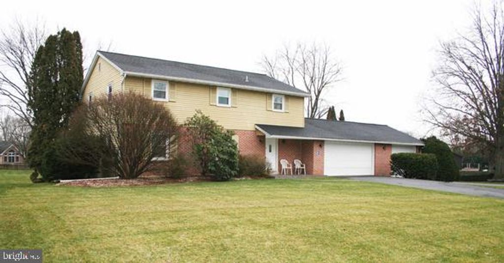 Photo of 12 Pinewood Avenue, Lititz, PA 17543 (MLS # PALA2046194)