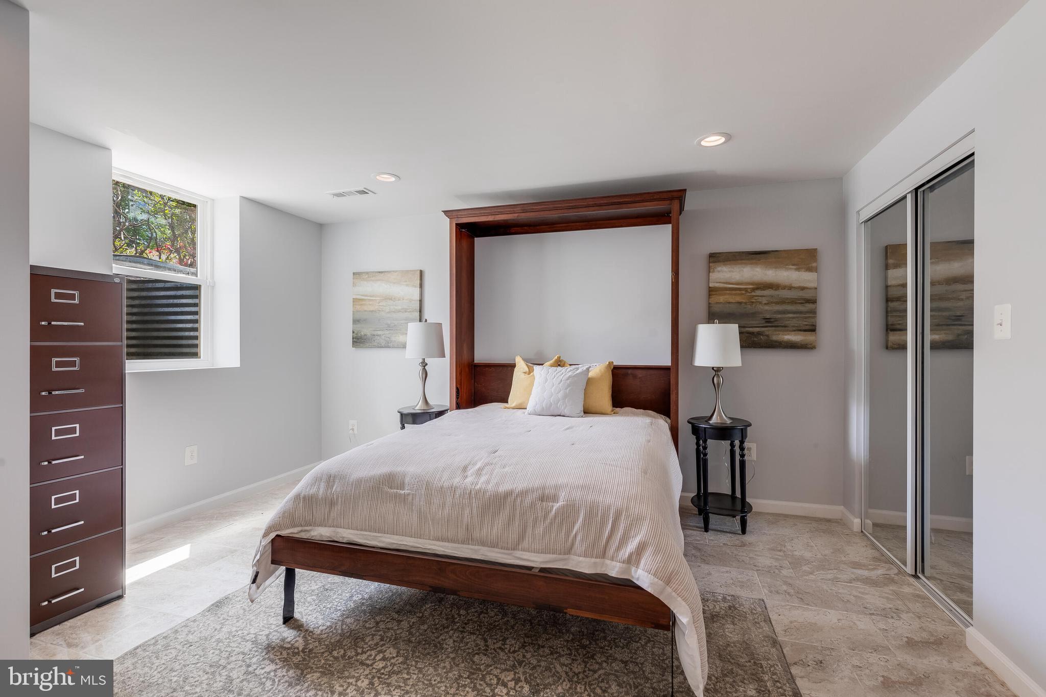 SOUTH RUN OAKS - Residential