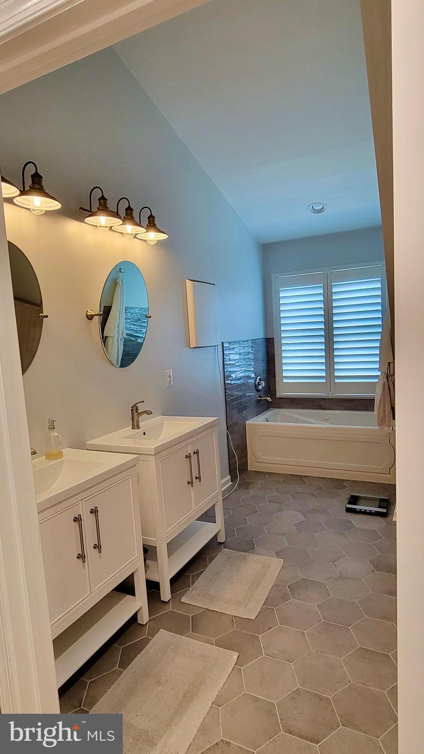 BAY CITY - Residential