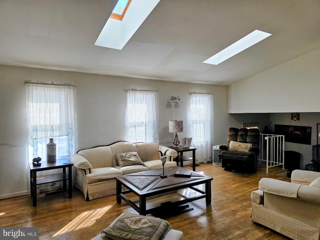 PISCATAWAY ESTATES - Residential