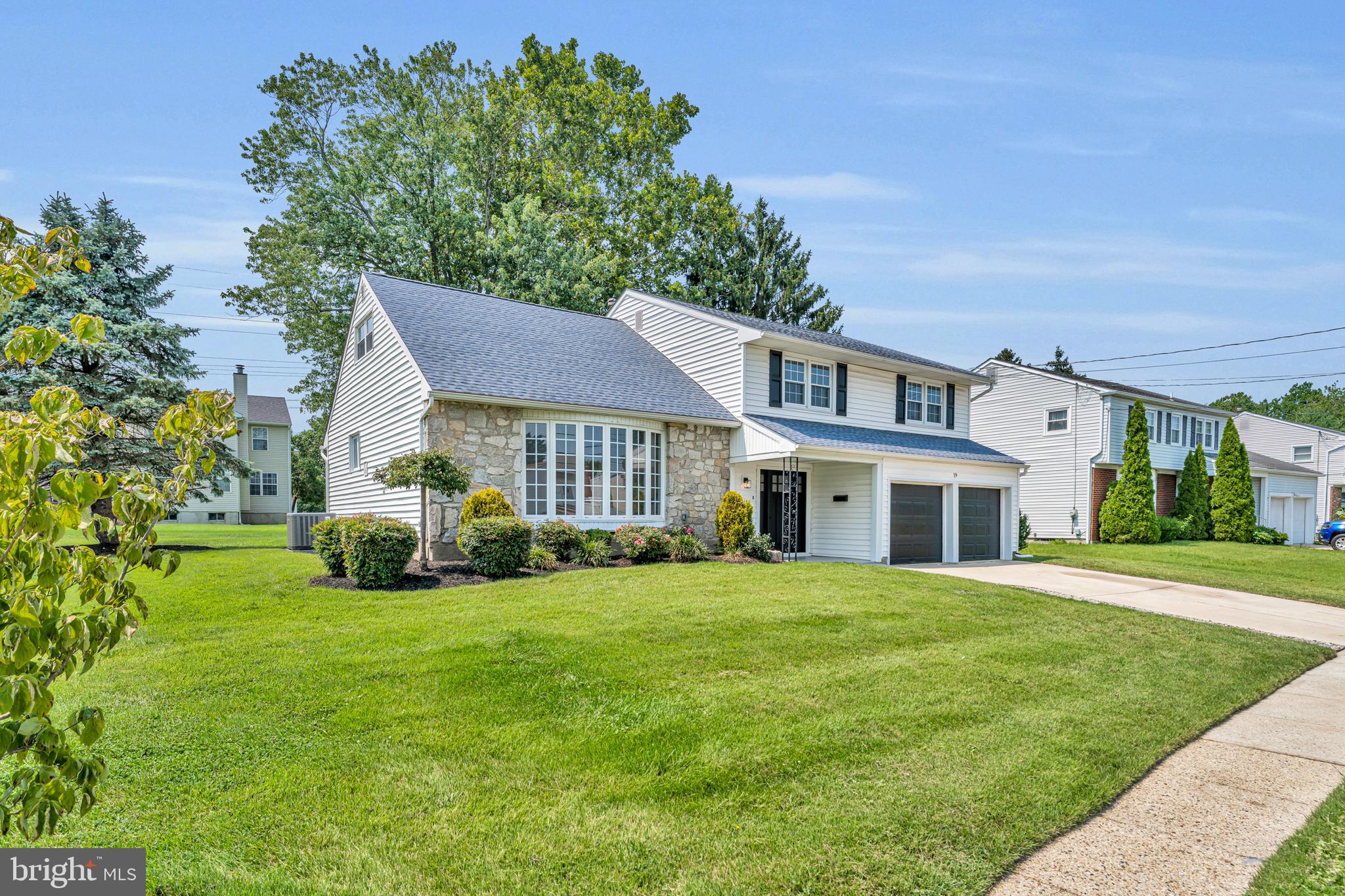 19 KINGSBRIDGE DRIVE