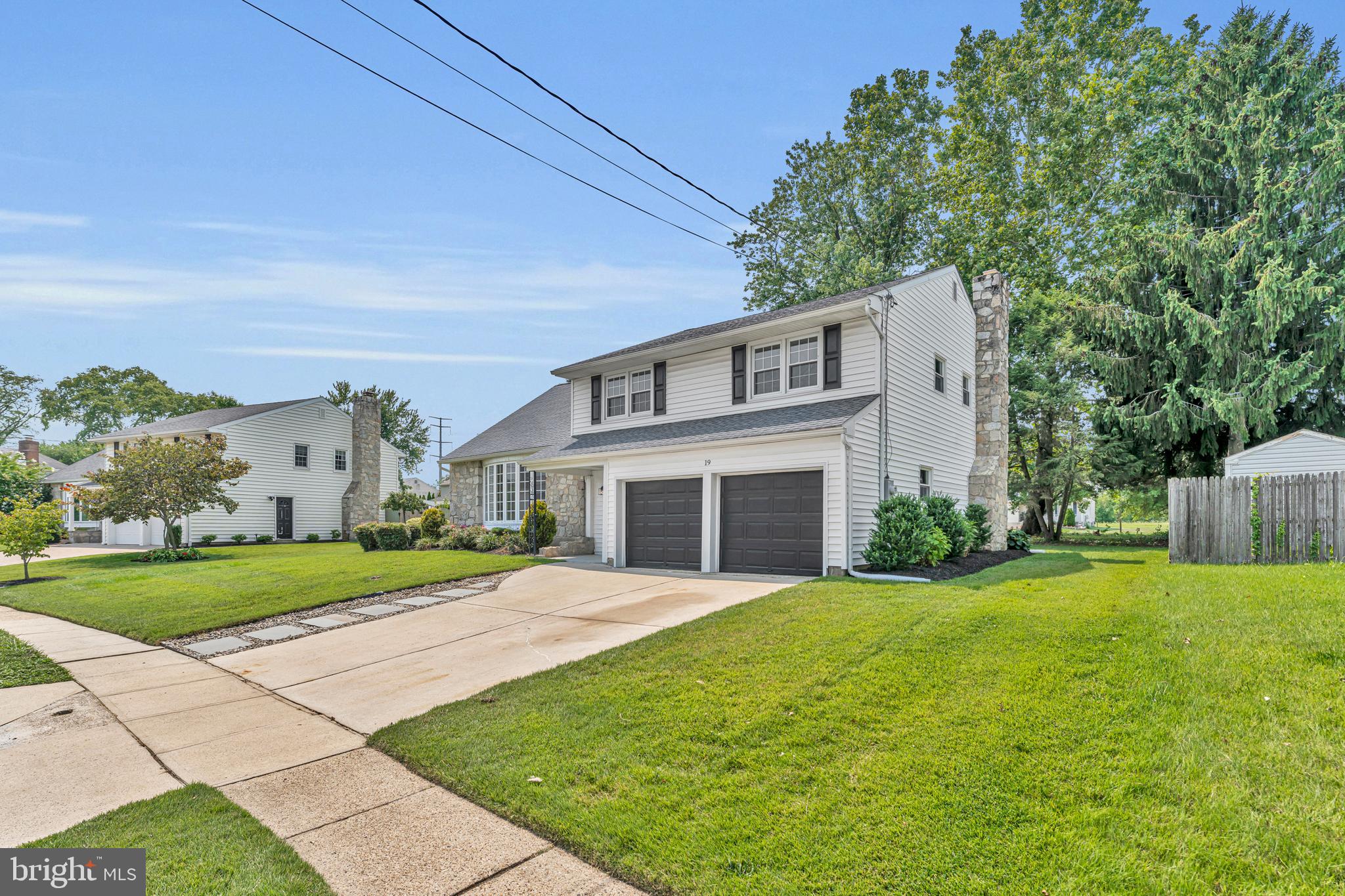 19 KINGSBRIDGE DRIVE
