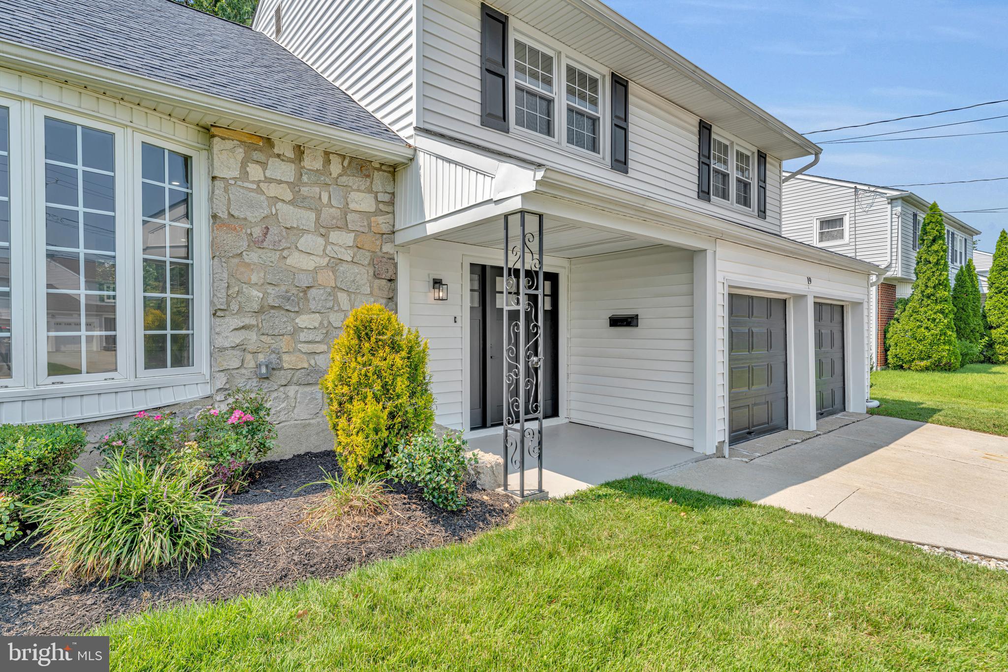 19 KINGSBRIDGE DRIVE