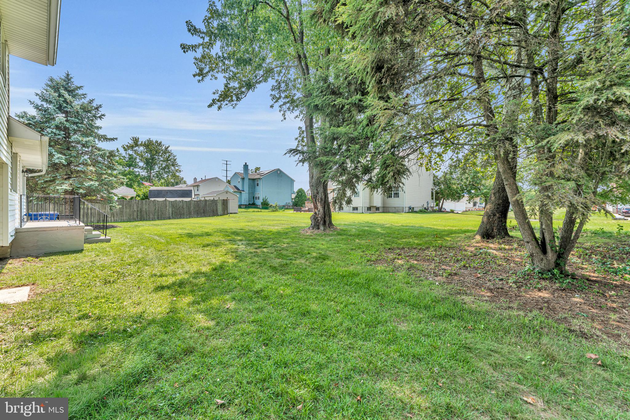 19 KINGSBRIDGE DRIVE