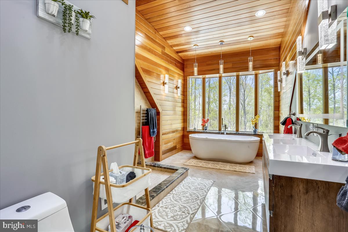 LEESBURG - Residential