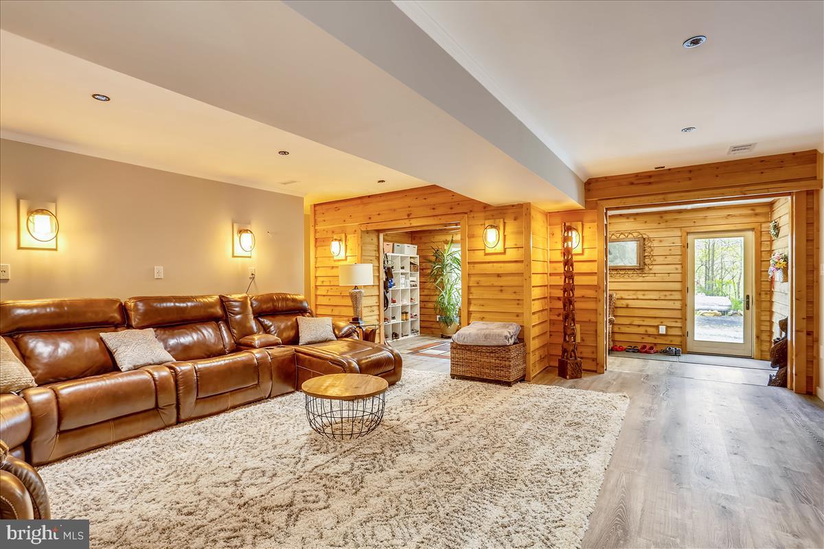 LEESBURG - Residential