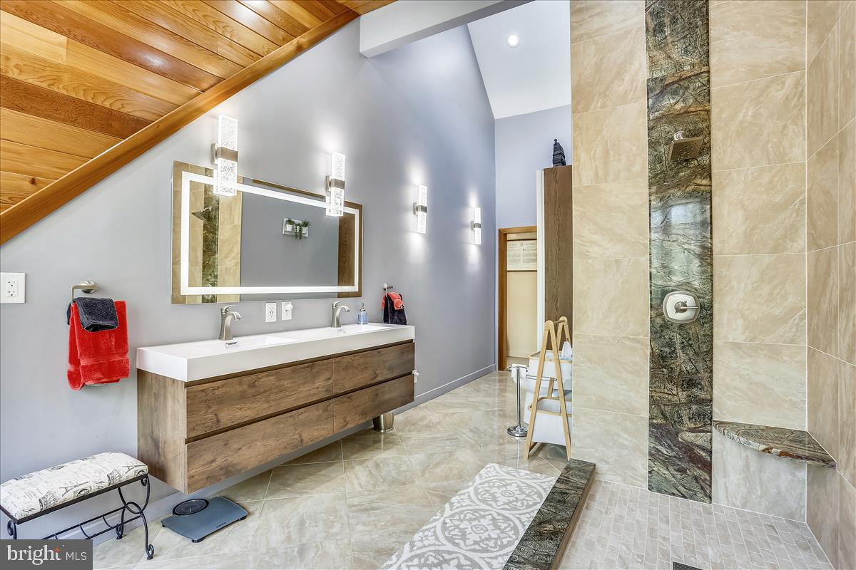 LEESBURG - Residential