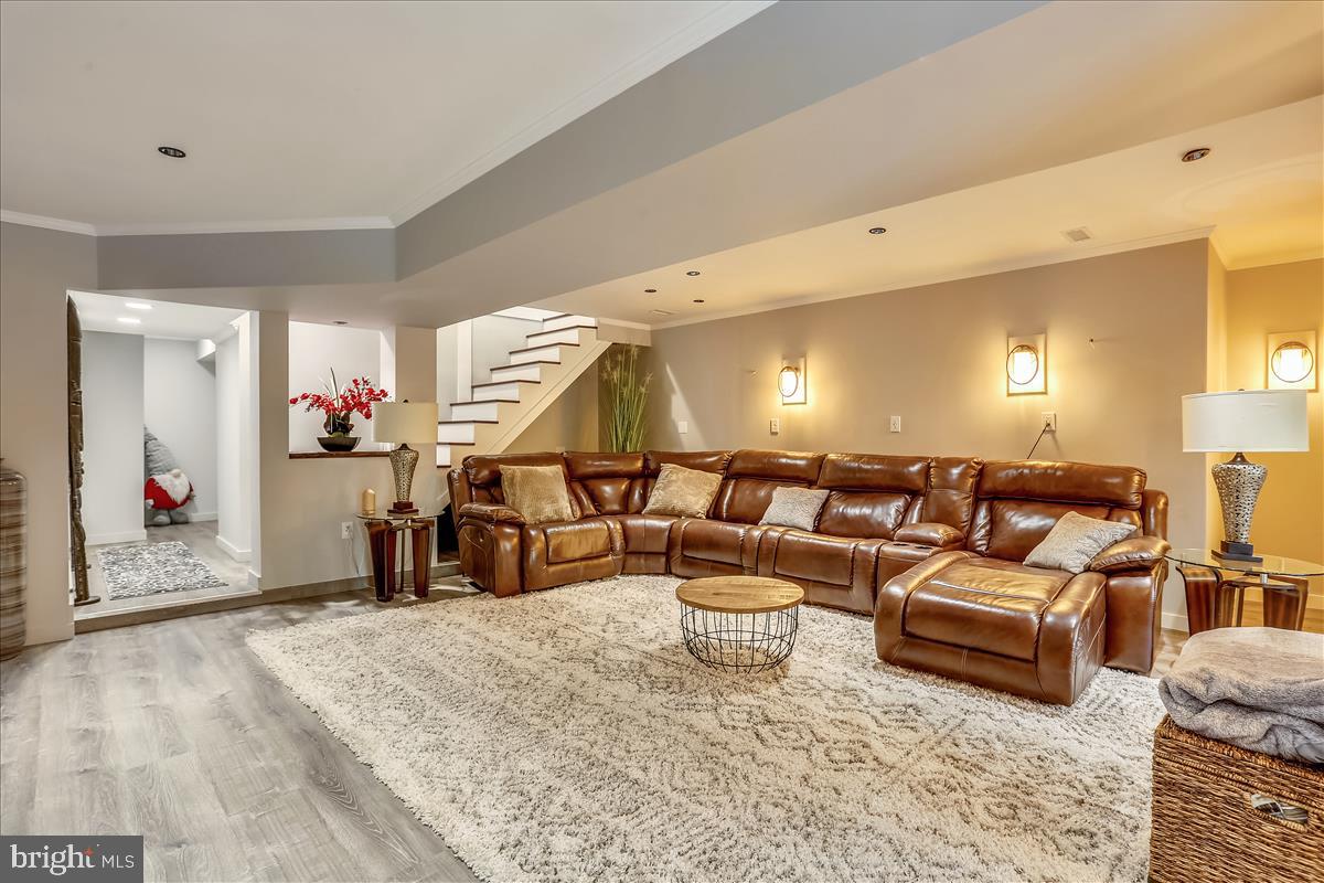 LEESBURG - Residential