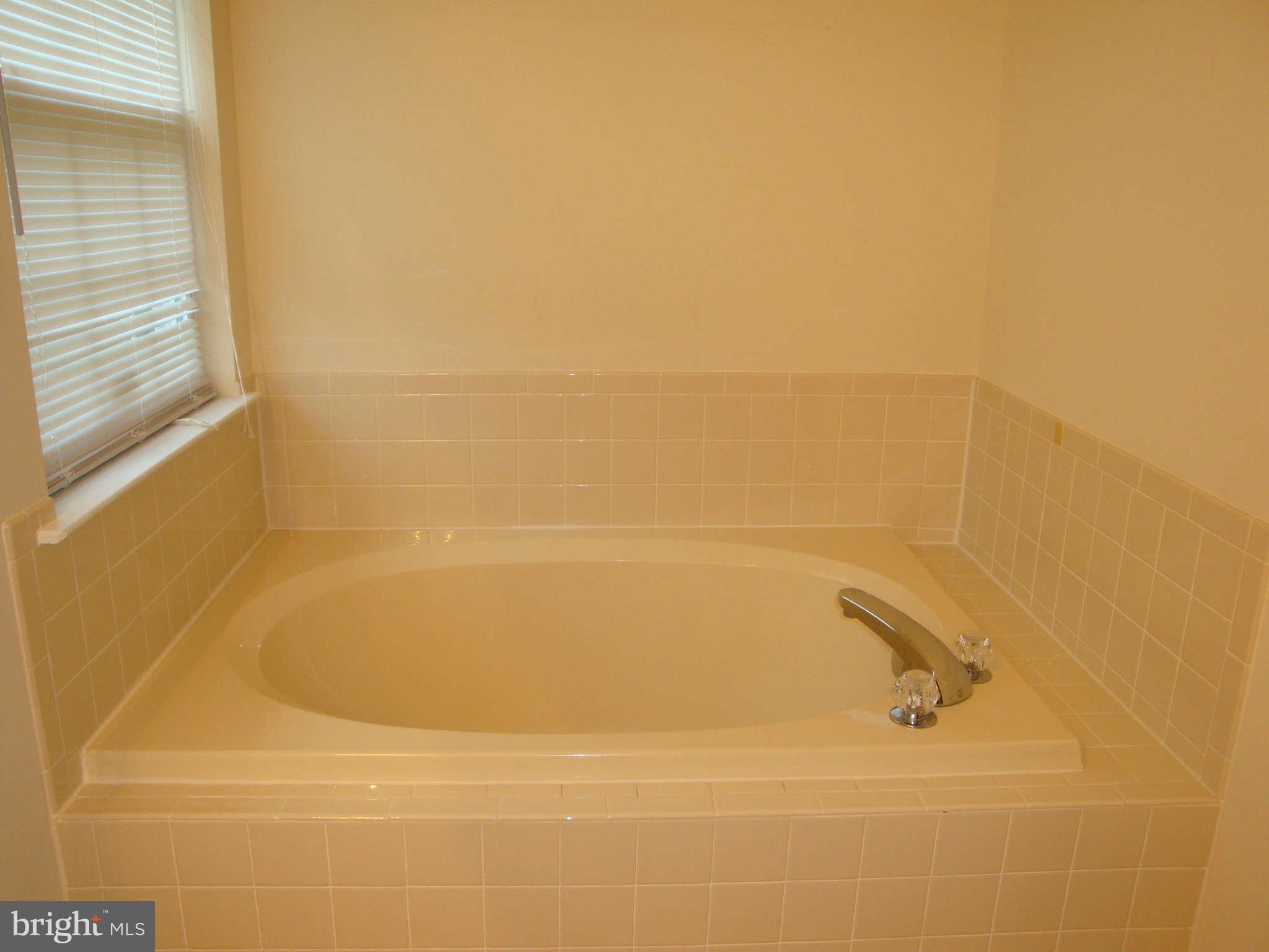 WESTBURY - Residential Lease