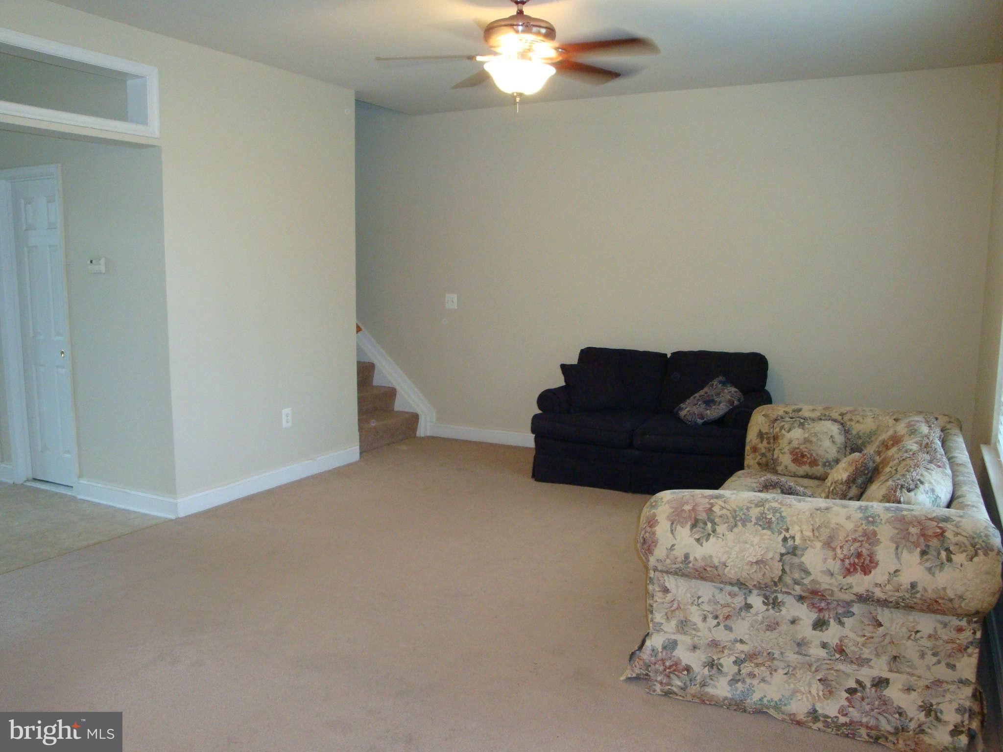 WESTBURY - Residential Lease