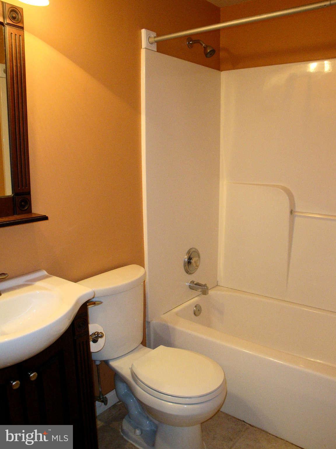 WESTBURY - Residential Lease